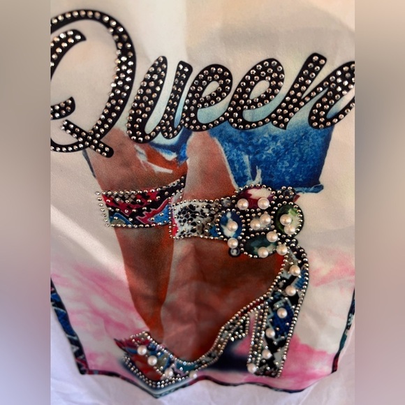 Beautiful Decorative T-Shirt With Faux Pearls and Jewel M - Picture 2 of 5